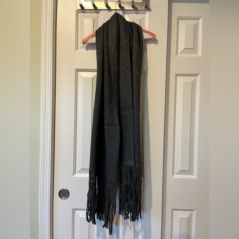 Lucky Brand Gray Fringe Scarf, NWT - Picture 5 of 8